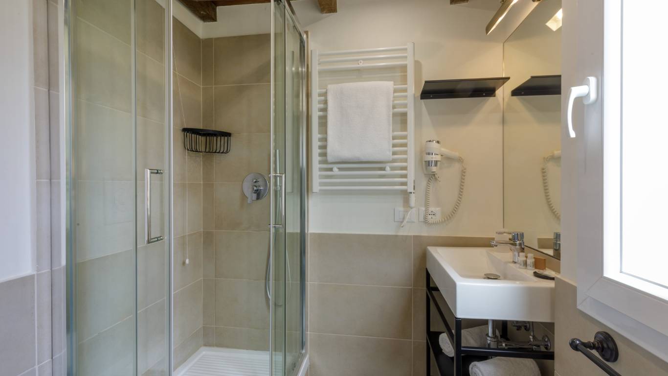 Relais-Luxury-Corso-bagno-camera-standard-roma-foto Relais-Luxury-Corso-bagno-camera-standard-roma-foto