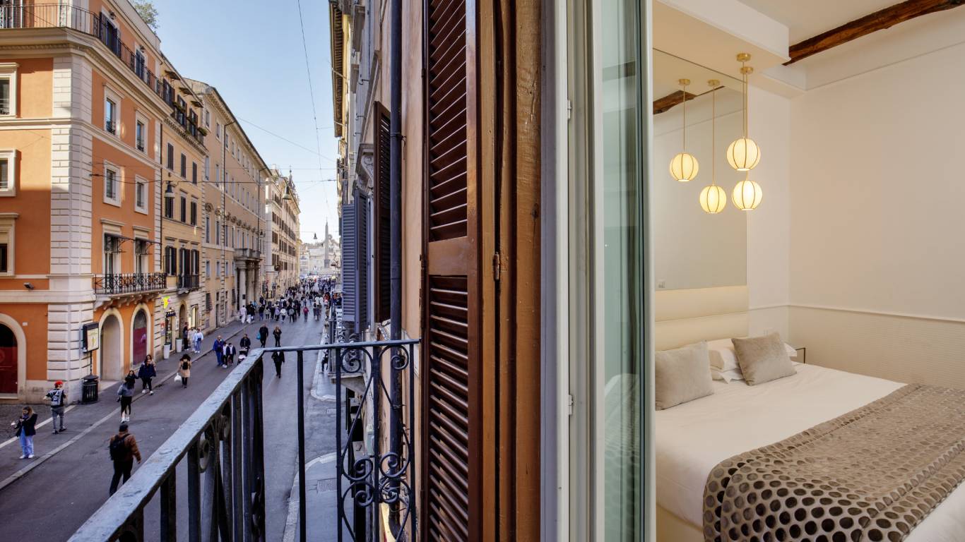 Relais-Luxury-Corso-camera-superior-balcone-roma-foto